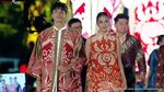 Kompak Berbatik! 7 Artis dan Anak Lenggak-lenggok di Depan Presiden Jokowi