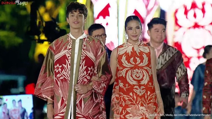 Deretan artis dan keluarga di Istana Berbatik