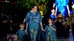 Kompak Berbatik! 7 Artis dan Anak Lenggak-lenggok di Depan Presiden Jokowi