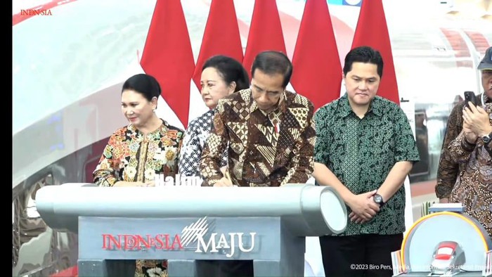 Jokowi Resmikan Kereta Cepat