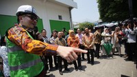 Gubernur Jawa Timur, Khofifah Indar Parawansa memberi apresiasi atas inovasi Tjiwi Kimia. Melalui inisiatif ini, Tjiwi Kimia telah menunjukkan bagaimana industri dapat berkembang dengan tetap menjaga kelestarian lingkungan, katanya. 