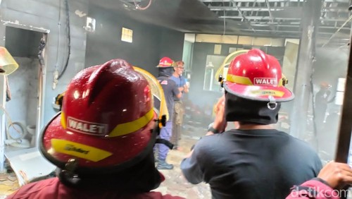Kebakaran minimarket di Denpasar.