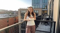Enzy Storia memang dikenal sebagai artis multitalenta. Selain menjadi model, Enzy saat ini ia sedang sibuk berkegiatan di New York. Ia juga suka membagikan keseruan saat ngopi dan kulineran. Foto: Instagram @enzystoria
