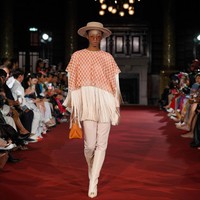 Fashion show koleksi busana monogram Buttonscraves di London Fashion Week, Senin [18/9/2023]. Foto: Dok. Buttonscarves.