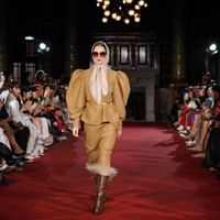 Fashion show koleksi busana monogram Buttonscraves di London Fashion Week, Senin [18/9/2023]. Foto: Dok. Buttonscarves.