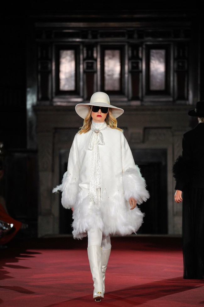 Fashion show koleksi busana monogram Buttonscraves di London Fashion Week, Senin [18/9/2023]. Foto: Dok. Buttonscarves.