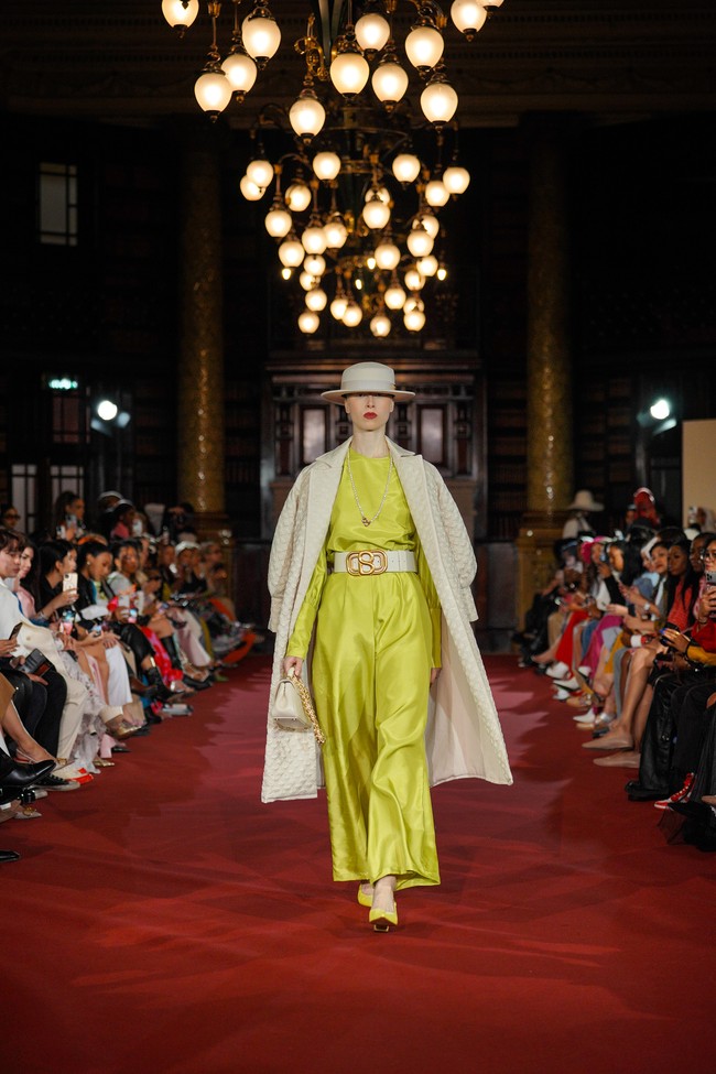 Fashion show koleksi busana monogram Buttonscraves di London Fashion Week, Senin [18/9/2023]. Foto: Dok. Buttonscarves.