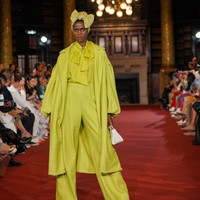 Fashion show koleksi busana monogram Buttonscraves di London Fashion Week, Senin [18/9/2023]. Foto: Dok. Buttonscarves.