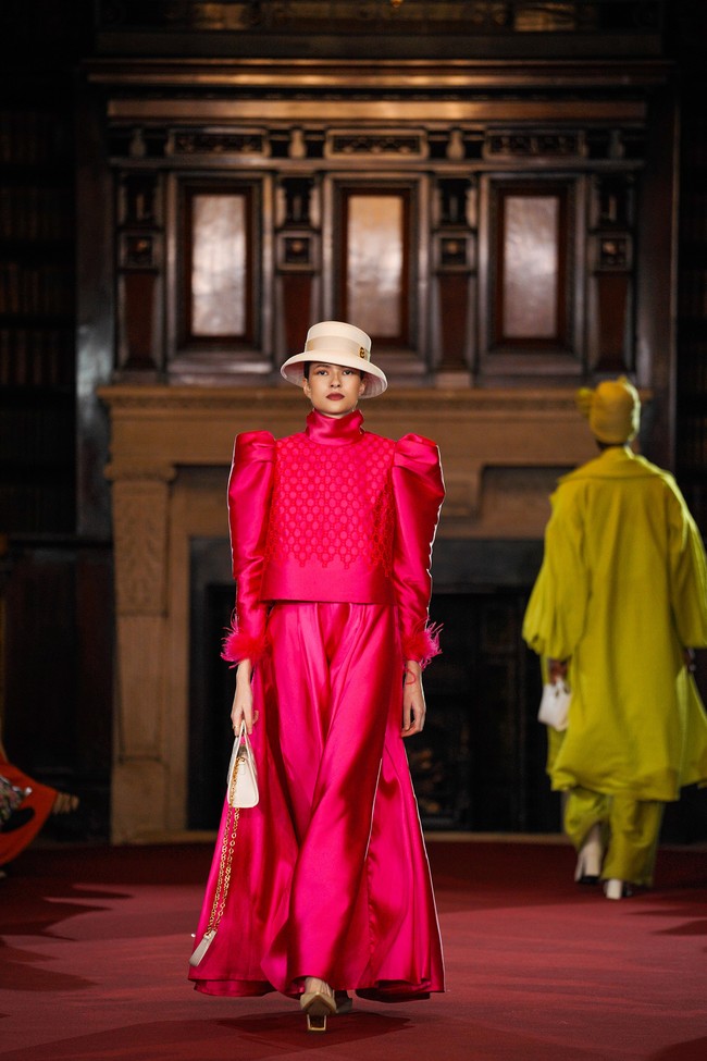 Fashion show koleksi busana monogram Buttonscraves di London Fashion Week, Senin [18/9/2023]. Foto: Dok. Buttonscarves.