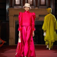 Fashion show koleksi busana monogram Buttonscraves di London Fashion Week, Senin [18/9/2023]. Foto: Dok. Buttonscarves.