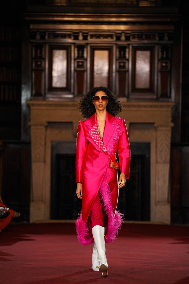 Fashion show koleksi busana monogram Buttonscraves di London Fashion Week, Senin [18/9/2023]. Foto: Dok. Buttonscarves.