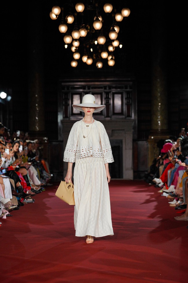 Fashion show koleksi busana monogram Buttonscraves di London Fashion Week, Senin [18/9/2023]. Foto: Dok. Buttonscarves.