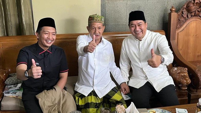Komisaris Independen Bank Syariah Indonesia (BSI), M. Arief Rosyid Hasan, melakukan roadshow ke pesantren untuk merajut potensi pemuda Islam dan ekonomi syariah.