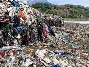 Pesisir Loji Jadi Pantai Terkotor No 4, Ini Kata Bupati Sukabumi