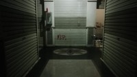 Banyak bagian gedung yang terlihat rusak dan terlihat gelap. Tidak ada lagi fasilitas lift dan eskalator pun mati. Sangat jauh berbeda dengan kondisi di masa jayanya sebagai mal yang cukup populer beberapa tahun lalu.