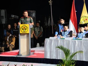 KSAD Dudung Diberi Gelar Kesatria yang Cerdas