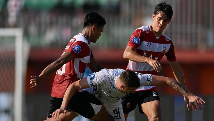 Laga Madura United Vs Borneo FC di Stadion Ratu Pamelingan, Pamekasan.