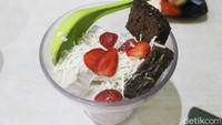Terakhir ada Sop Duren Kepo di Ciputat Timur, sop duren ini toppingnya ada es krim, strawberry, cincau hingga kacang-kacangan. Foto: Site News/Pool