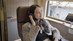Foto: Cantiknya Maudy Ayunda di Kereta Khusus yang Mewah dan Futuristik
