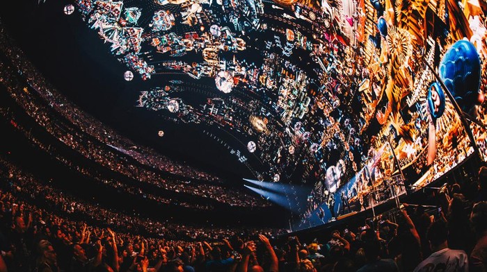 Megahnya Konser U2 di Sphere Las Vegas Rock band U2 perform at the inaugural residence at the huge spherical concert venue MSG Sphere in Las Vegas, Nevada, U.S. September 29, 2023. Rich Fury/Handout via REUTERS NO RESALES. NO ARCHIVES. MANDATORY CREDIT. THIS IMAGE HAS BEEN SUPPLIED BY A THIRD PARTY.