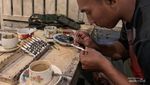 Tradisi Ngopi Sambil Melukis Pakai Ampasnya di Tulungagung