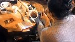 Tradisi Ngopi Sambil Melukis Pakai Ampasnya di Tulungagung