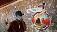 Ornamen-ornamen itu dihadirkan untuk memperkuat rasa cinta terhadap budaya dan kekayaan nusantara. 