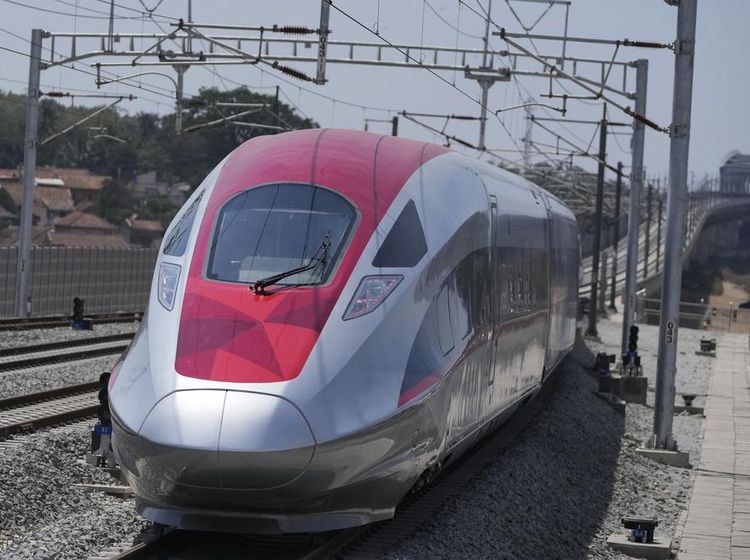 Penampakan Whoosh, Kereta Cepat Pertama di Indonesia dan Asia Tenggara