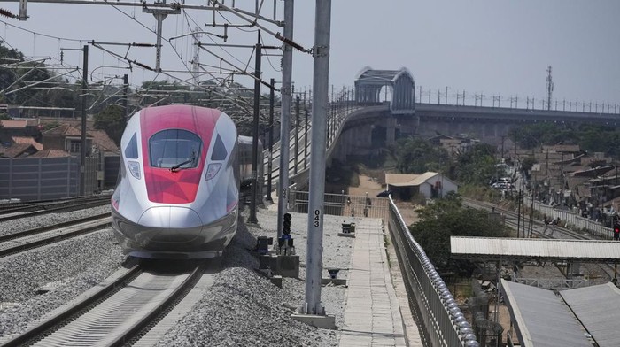 High-speed train is parked during the opening ceremony for launching Southeast Asias first high-speed railway at Halim station in Jakarta, Indonesia, Monday, Oct. 2, 2023. Indonesian President Joko Widodo launched Southeast Asias first high-speed railway that will start its commercial operations on Monday, a key project under Chinas Belt and Road infrastructure initiative that will cut travel time between two cities from the current three hours to about 40 minutes. (AP Photo/Achmad Ibrahim)