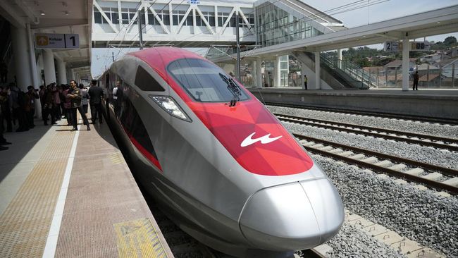Penampakan Whoosh, Kereta Cepat Pertama di Indonesia dan Asia Tenggara