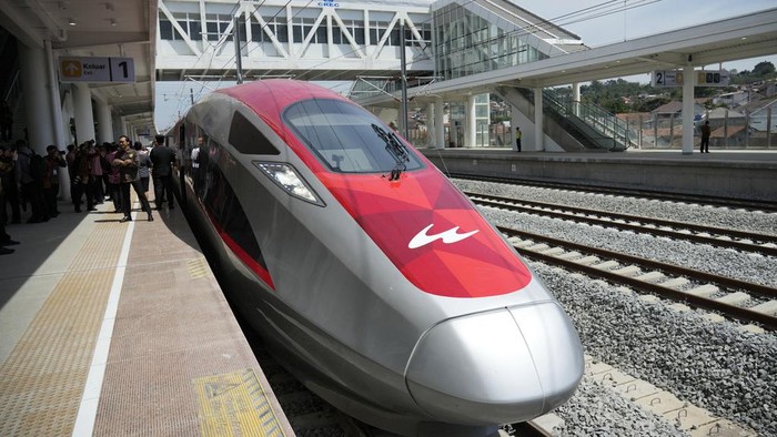 High-speed train is parked during the opening ceremony for launching Southeast Asias first high-speed railway at Halim station in Jakarta, Indonesia, Monday, Oct. 2, 2023. Indonesian President Joko Widodo launched Southeast Asias first high-speed railway that will start its commercial operations on Monday, a key project under Chinas Belt and Road infrastructure initiative that will cut travel time between two cities from the current three hours to about 40 minutes. (AP Photo/Achmad Ibrahim)