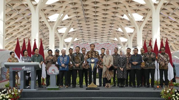 High-speed train is parked during the opening ceremony for launching Southeast Asia's first high-speed railway at Halim station in Jakarta, Indonesia, Monday, Oct. 2, 2023. Indonesian President Joko Widodo launched Southeast Asia's first high-speed railway that will start its commercial operations on Monday, a key project under China's Belt and Road infrastructure initiative that will cut travel time between two cities from the current three hours to about 40 minutes. (AP Photo/Achmad Ibrahim)