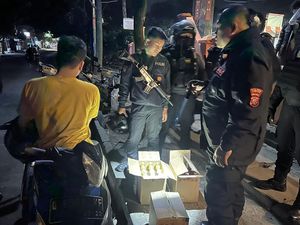 Polisi Ringkus Kurir Miras di Cimahi, Puluhan Botol Disita