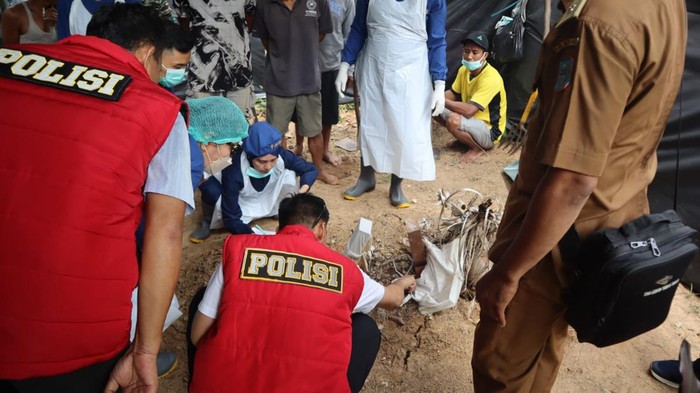 Polres Merangin melakukan ekshumasi jenazah gadis di Merangin yang diduga tewas diracun kekasih