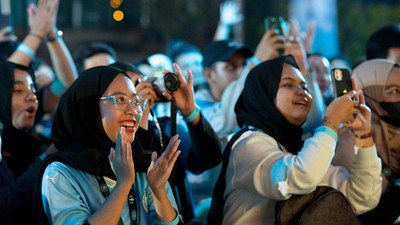 Potret Keseruan Nobar Manchester City di Jakarta