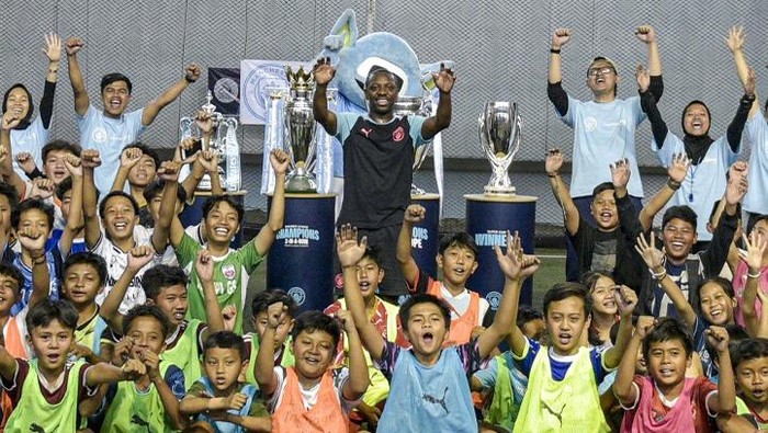 Manchester City melakukan Trophy Treble Tour ke Indonesia membawa 4 piala yang diraihnya selama musim kompetisi 2022/2023, yakni Premier League, FA Cup, UEFA Champions League dan UEFA Super Cup.