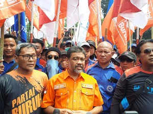 Massa Buruh Merapat ke Patung Kuda, Tuntut MK Batalkan UU Ciptaker