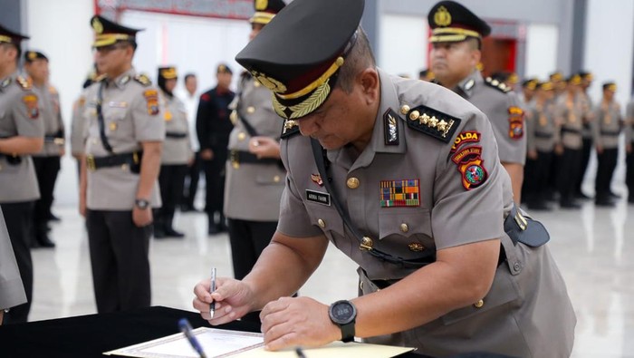 Proses serah terima jabatan di Mapolda Sumut