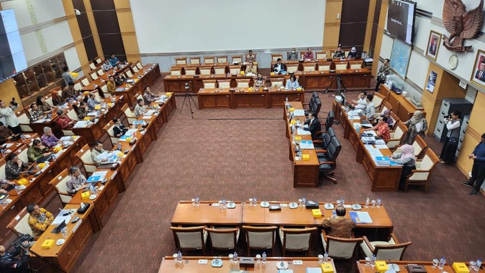 Rapat Komisi I DPR RI