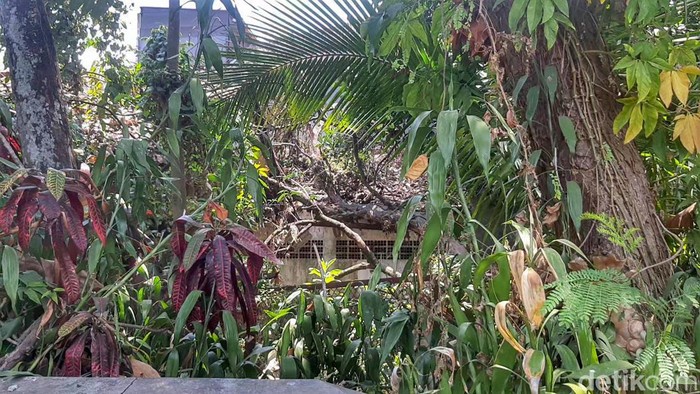 Rumah mewah Ibu Guritno di Komplek Sukamenak Indah, Desa Sayati, Kecamatan Margahayu, Kabupaten Bandung.