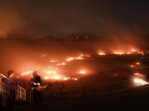 Heboh Kebakaran Rumput Stadion Kanjuruhan di Malam Peringatan Tragedi