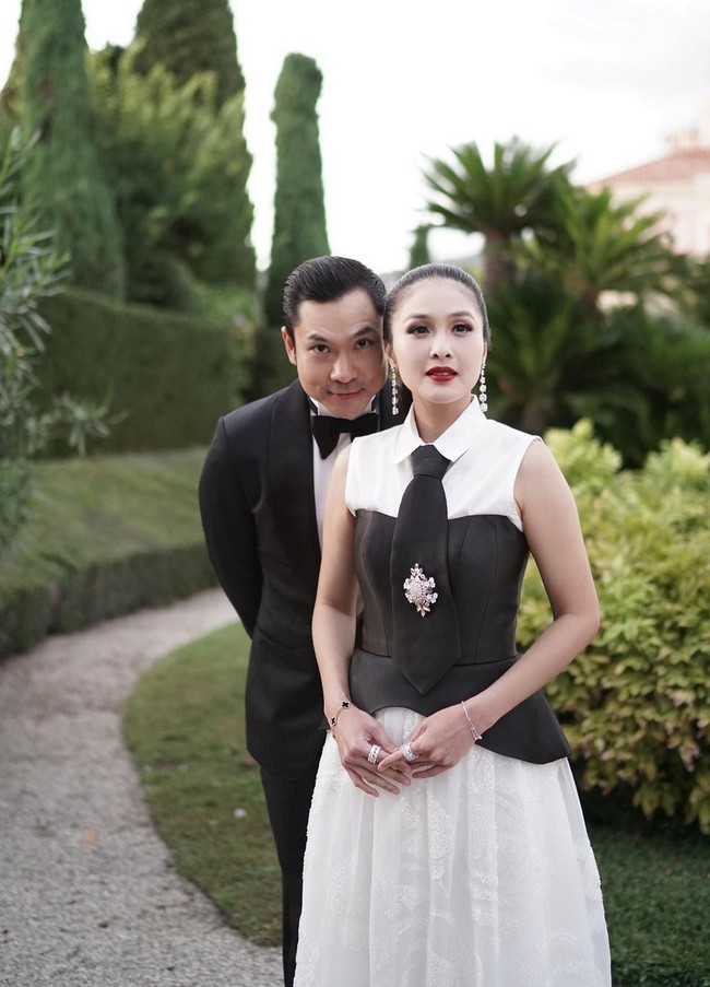 Sandra Dewi pernah mengatakan bahwa dia merasa beruntung memiliki Harvey Moeis sebagai pendamoing hidupnya. Di mata aktris dan presenter itu, sang suami begitu menghargai dirinya sebagai seorang perempuan dan ibu.  Foto: Instagram/@sandradewi88