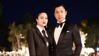 7 Gaya Kondangan Unik Sandra Dewi dan Suami, Disebut Bak Mafia Hong Kong