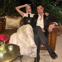 “Wedding party with my berondong,” tulis Sandra Dewi pada caption foto. Foto: Instagram/@sandradewi88