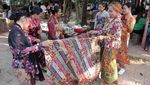 Berbatik Kembang Pesisir, Sapawastra Peringati Hari Batik Nasional