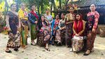 Berbatik Kembang Pesisir, Sapawastra Peringati Hari Batik Nasional