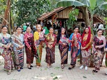 Berbatik Kembang Pesisir, Sapawastra Peringati Hari Batik Nasional