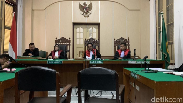 Sidang vonis kepada Edy dan Parlin di PN Medan.