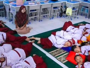 Kenapa Sekolah Ini Wajibkan Tidur Siang Bareng? Ini Manfaatnya
