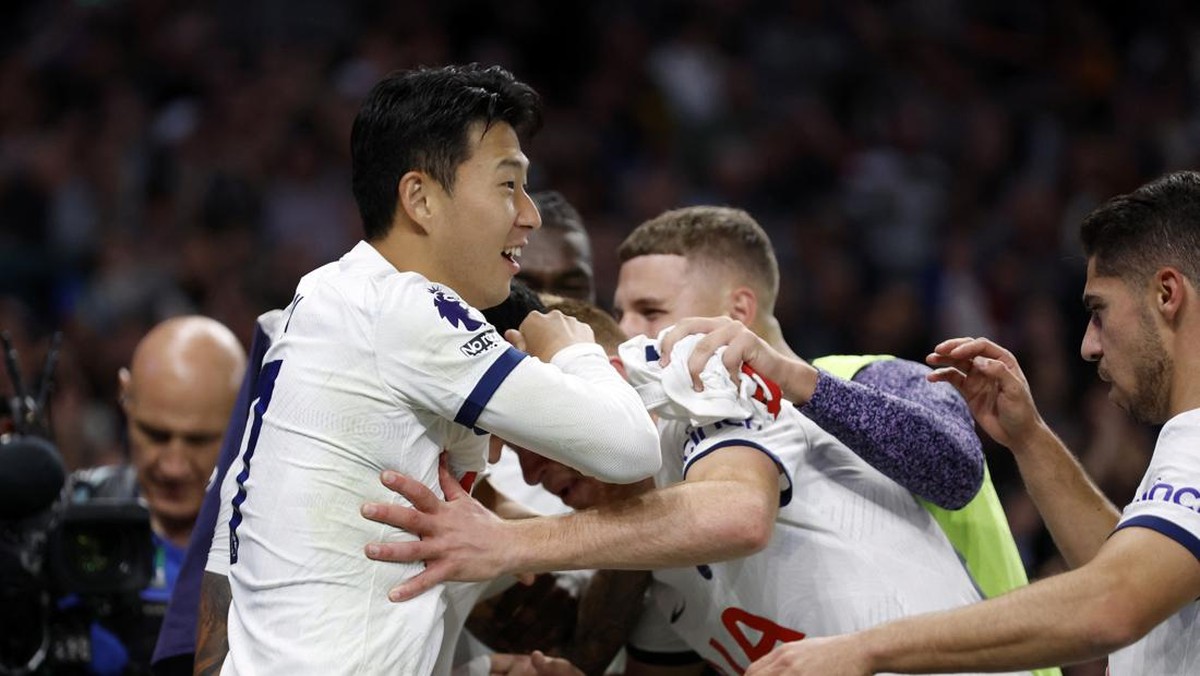 Son Heung-min meneror Liverpool lagi (Action Images via Reuters/PETER CZIBORRA)